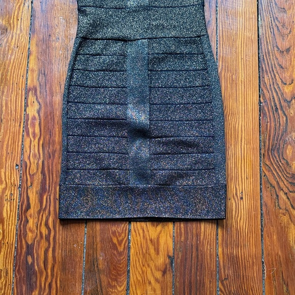 French Conection Elegant Black and Gold Women's Dress Size 2 - Picture 3 of 6